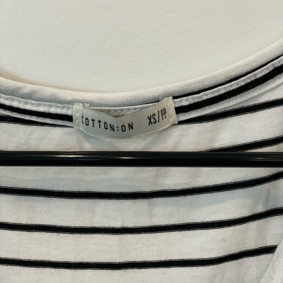 Striped v-neck - Picture 3 of 3